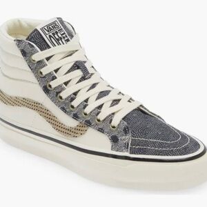 Vans Womens Hightops SZ 6.5  with Black and Cream Pattern love them.